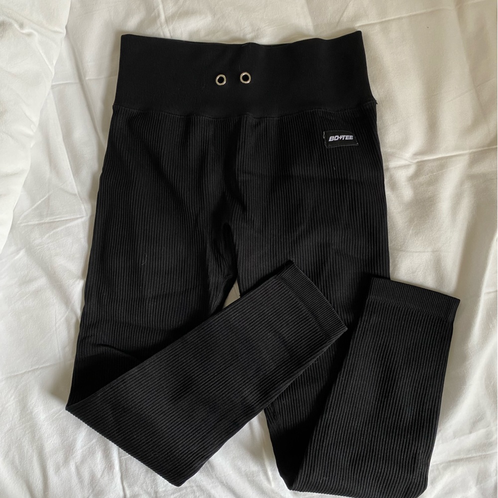 Bo+Tee ribbed black leggings size medium